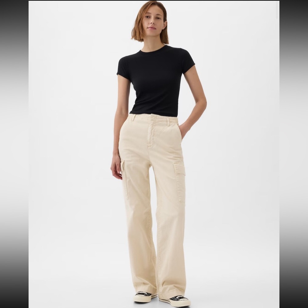 Gap NWT loose khaki cargo size 8